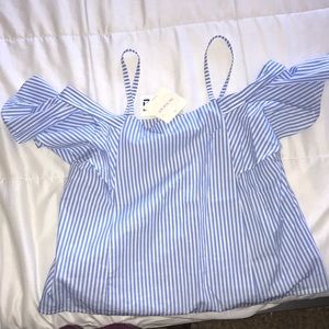 A white and light blue stripes.